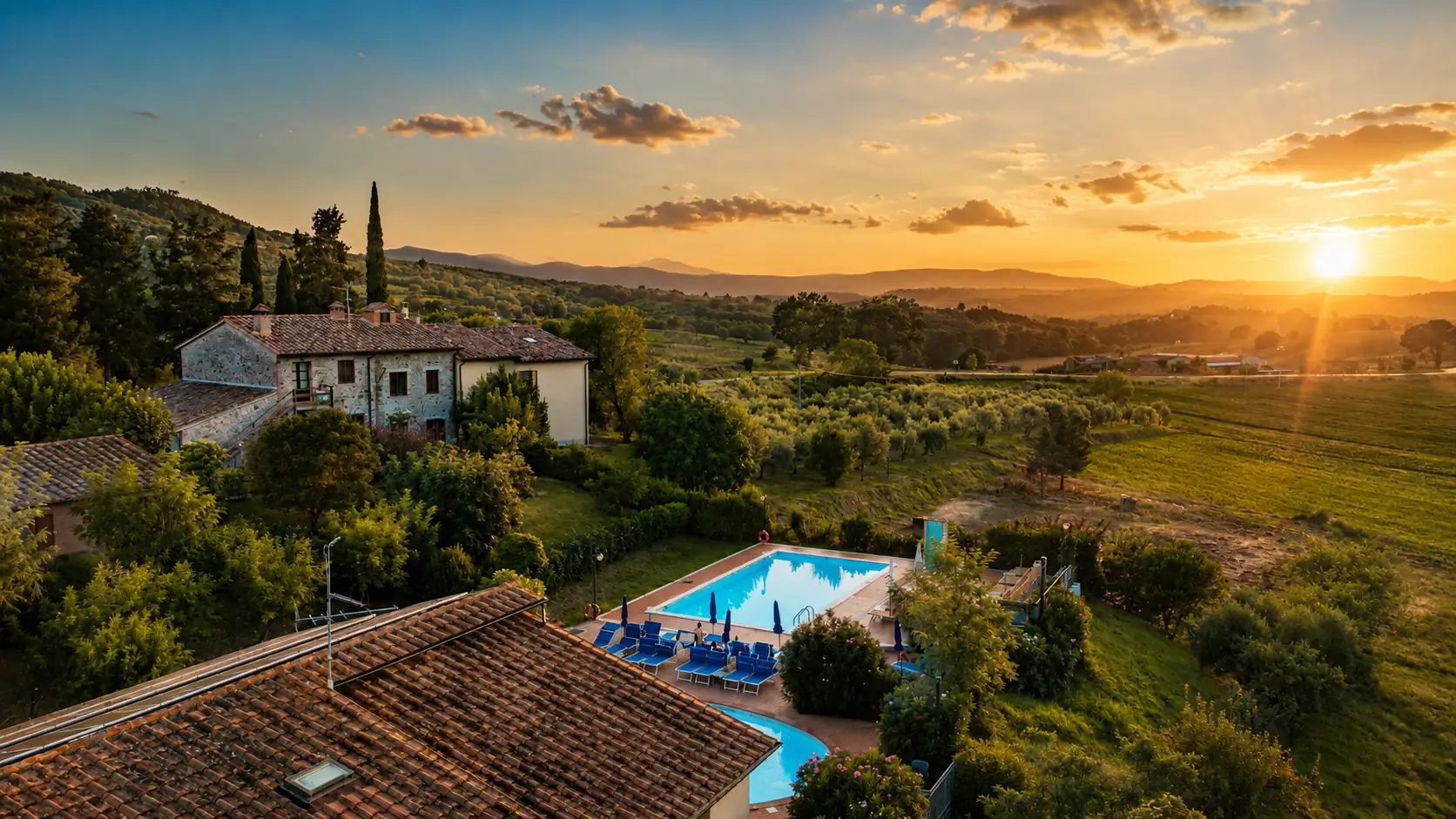 Tenuta Badia al tramonto tra le colline di Paciano, in Umbria