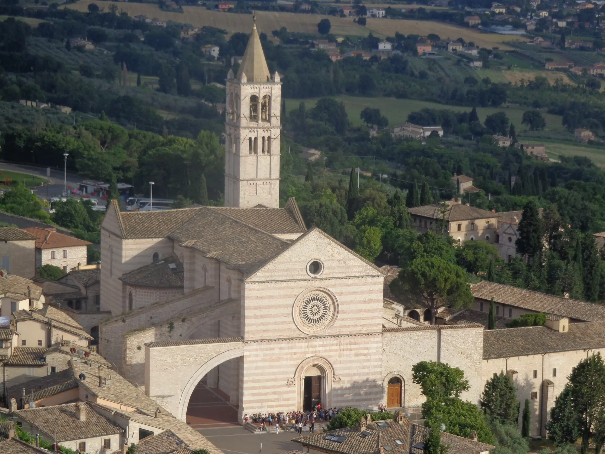 Facciata della Basilica di Santa Chiara ad Assisi