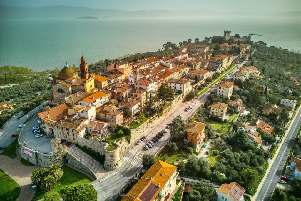 Castiglione del Lago affacciato sul Lago Trasimeno