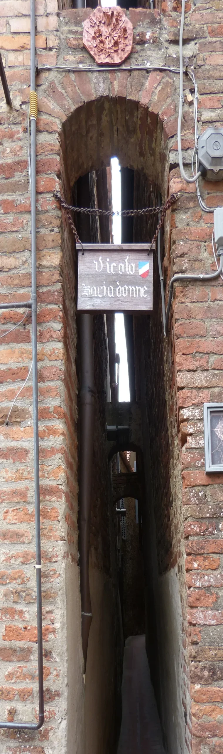 Vicolo Baciadonne nel centro storico di Città della Pieve