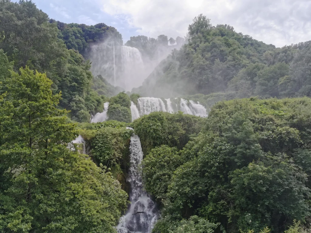 Cascata delle Marmore in Umbria con i suoi salti d’acqua