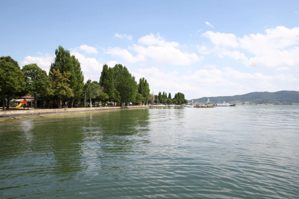 Panorama di San Feliciano sulle rive del Lago Trasimeno