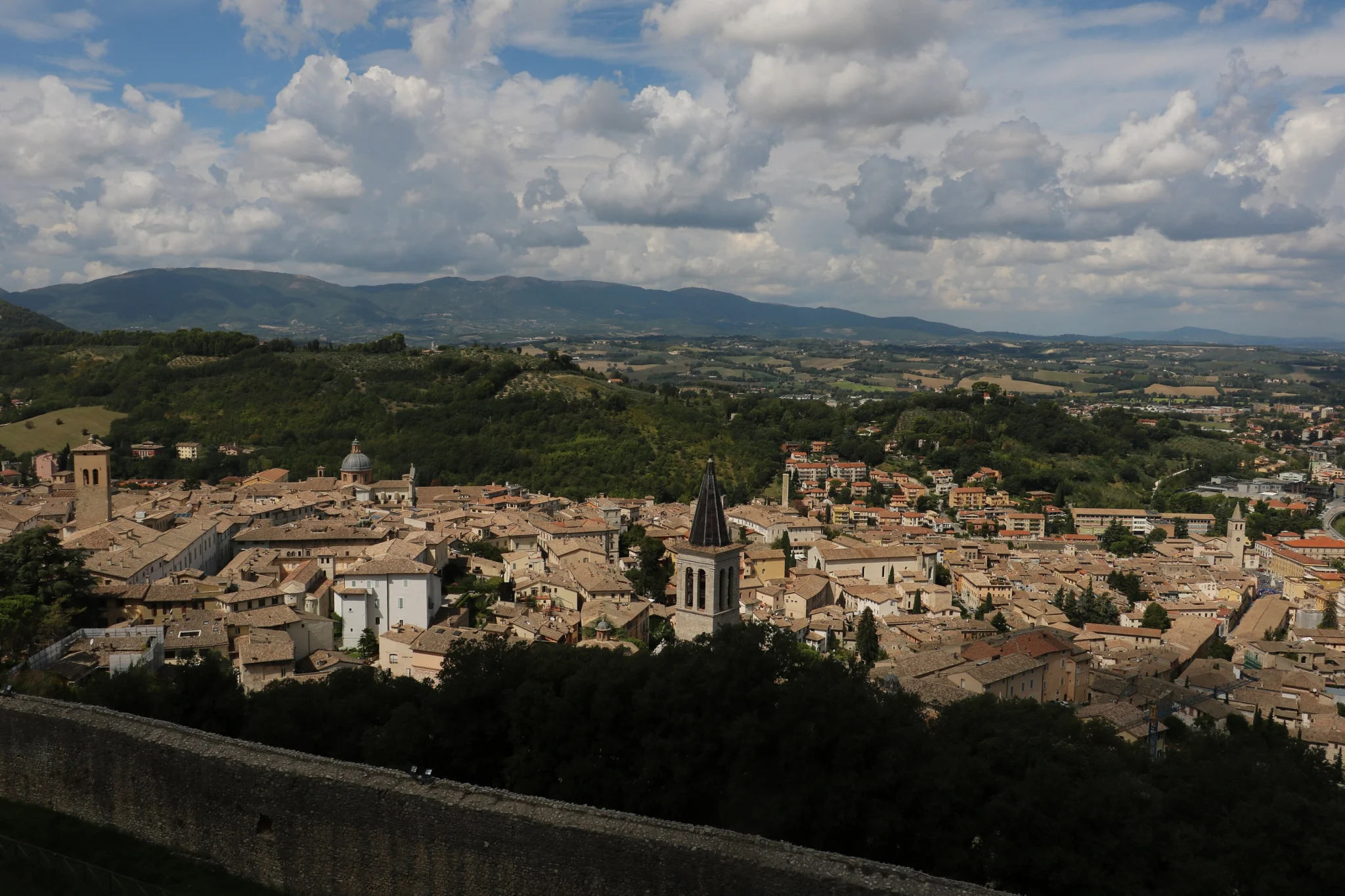 Panoramablick auf Spoleto in Umbrien