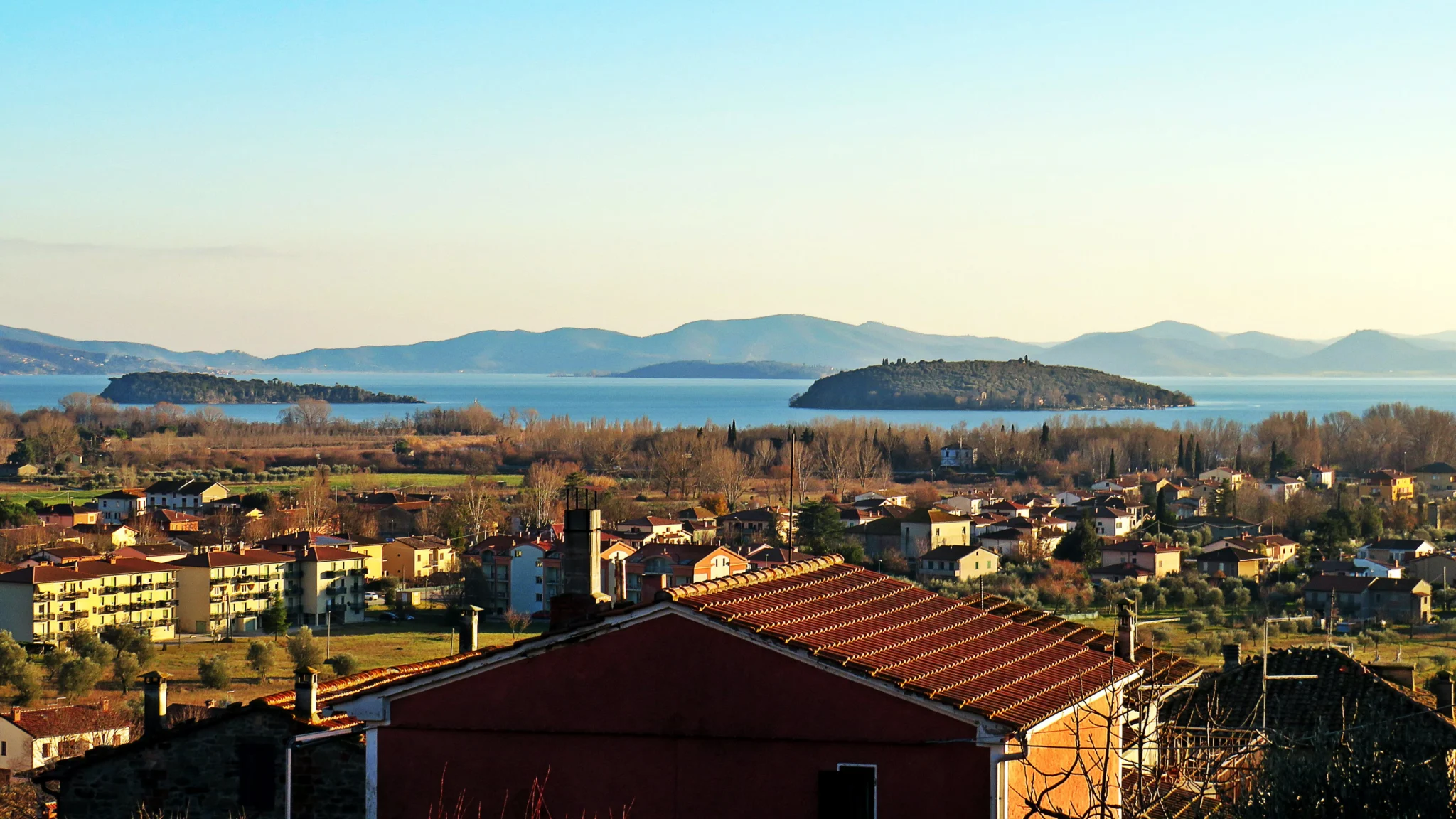 Vue sur le lac Trasimène depuis Tuoro sul Trasimeno